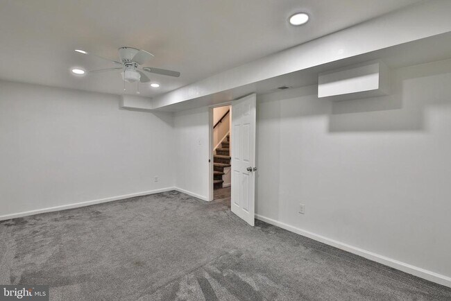 Building Photo - 8 Donagh Ct