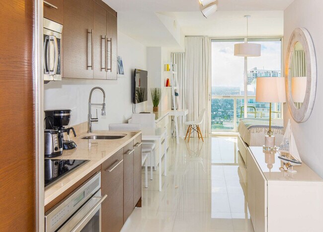 Building Photo - 485 Brickell Ave