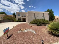 Building Photo - 5 Bedroom Luxury Home Available Near Unser...
