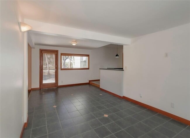 Building Photo - 1420 Alhambra Way S