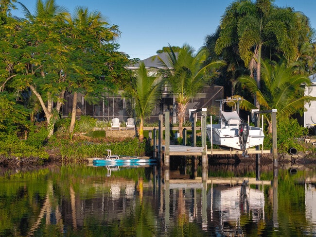 Building Photo - 3842 SW St Lucie Ln