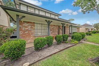 Building Photo - 16326 Heatherdale Dr