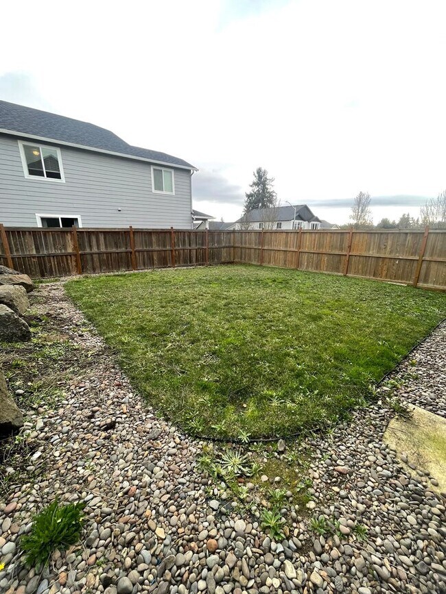 Building Photo - Beautiful 3 Bedroom on Large Corner Lot!