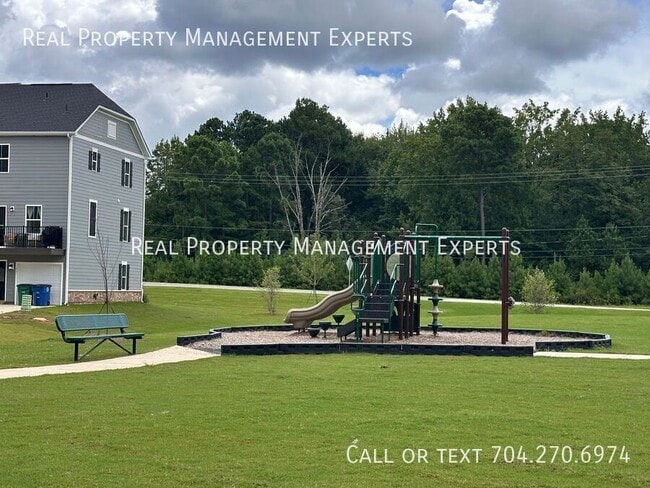 Building Photo - 1305 May Apple Dr