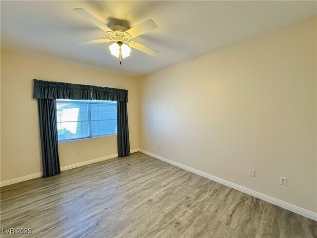 Building Photo - 5415 W Harmon Ave