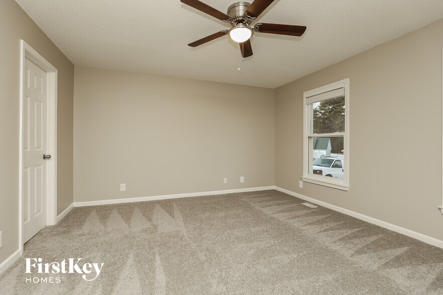 Building Photo - 161 Shady Maple Dr