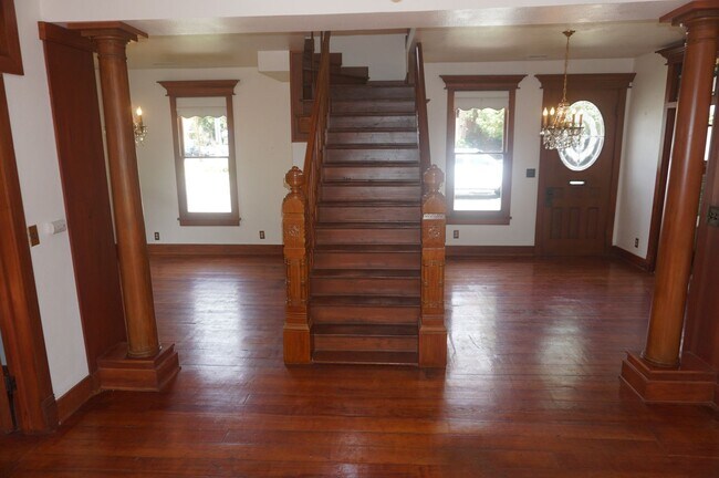 Building Photo - Stunning Historical Home in Old Towne Orange Near Chapman University