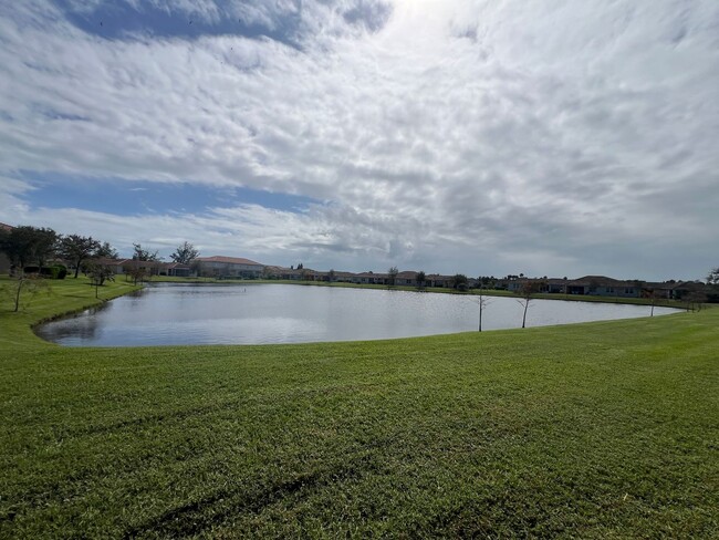 Building Photo - Winter Retreat in Vero Beach