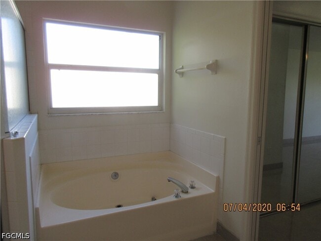 Building Photo - 918 NE 13th St