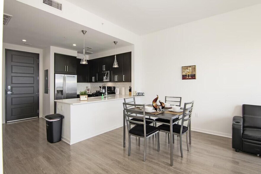 Building Photo - 2022 Holcombe Blvd