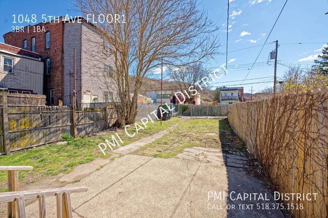 Building Photo - 1048 5th Ave