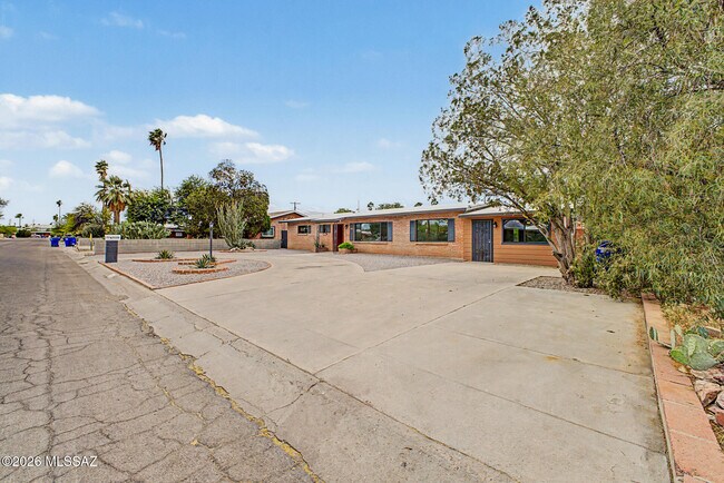 Building Photo - 5120 E Alberta Dr