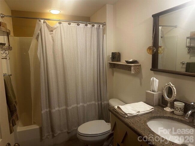 Building Photo - 300 Creekside Wy