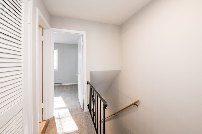 Building Photo - Duplex located just a block from the ocean!