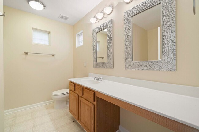 Building Photo - Located in Highland Creek