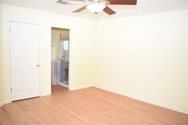 Building Photo - 2418 Willow Way