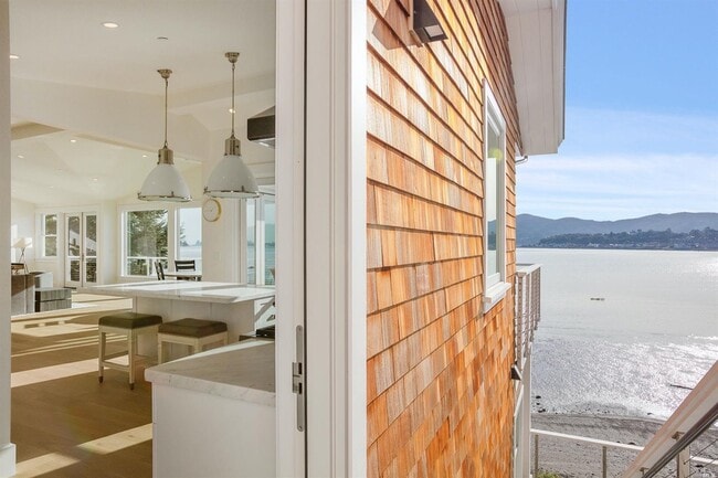 Building Photo - 386 Greenwood Beach Rd