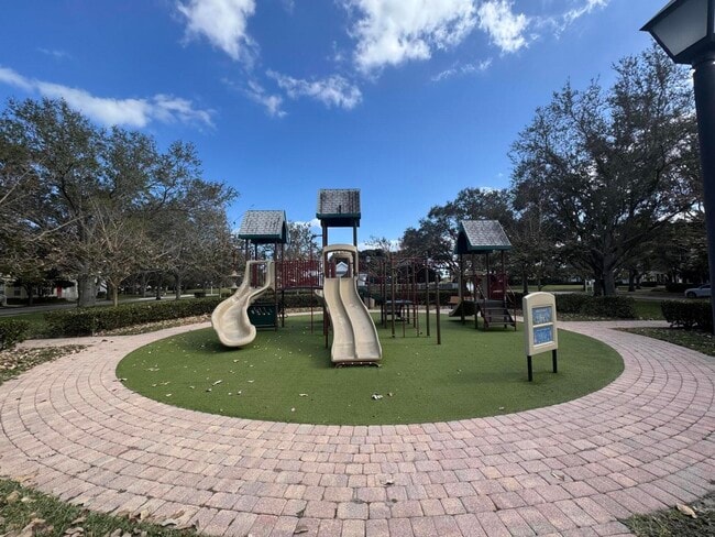 Building Photo - 180 Freeport Dr