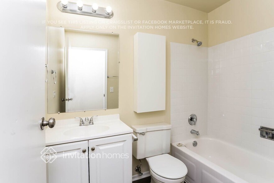 Building Photo - 233 Whitewater Dr