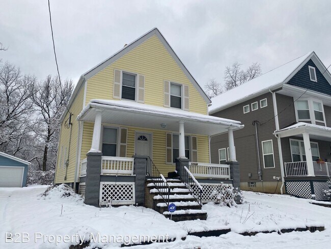Building Photo - 3 br, 1 bath House - 12028 Wade Park Ave.