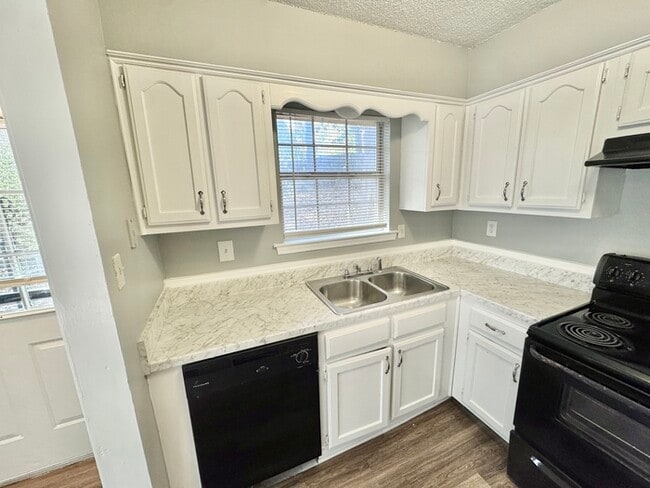 Building Photo - 4015 Hofburg St