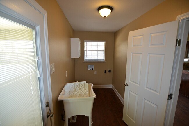Building Photo - Newly Renovated 3 Bedroom Home in Sherwood...