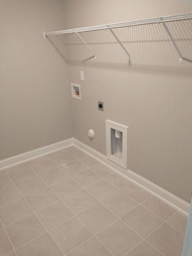 Building Photo - Just Listed in Benson, NC! Your dream home awaits — 4 bedrooms, tons of space, and gorgeous upgra...