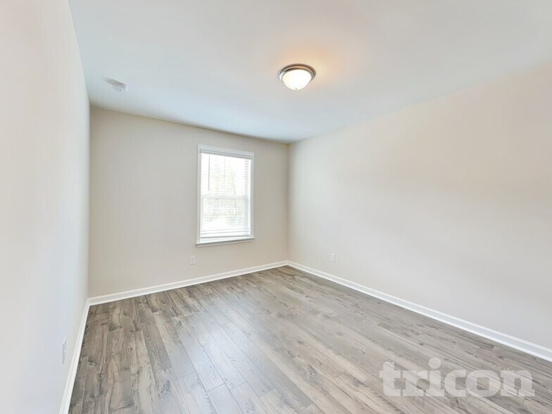 Building Photo - 208 Chapelcrest Ln