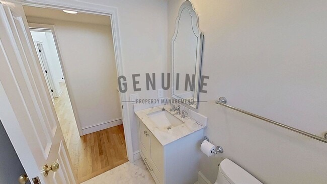 Building Photo - Beautiful Two-Level 5Bd 3.5Ba Home in Newport Beach