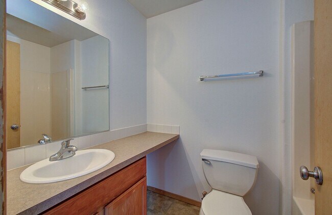 Building Photo - Beautiful 3 Bd 3 Ba Home in Bagley Downs Neighborhood