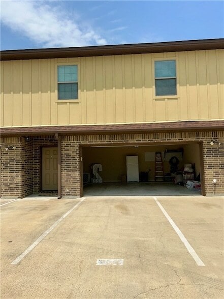 Building Photo - 3002 Towers Pkwy