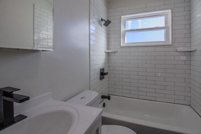 Building Photo - AVAILABLE APRIL 1ST! Do not miss this STUNNING 3-bedroom in Penn Hills!