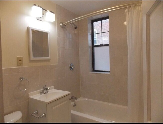 Building Photo - 6 Sutherland Rd