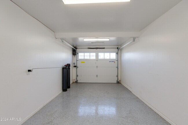 Building Photo - 4035 E Indianola Ave