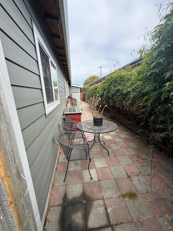 Building Photo - 554 Sanford Ave