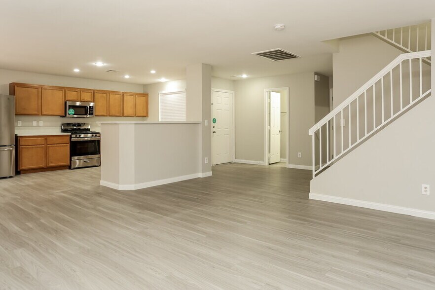 Building Photo - 8620 Hidden Pines Ave