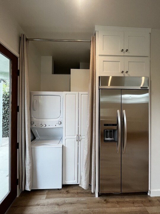 Building Photo - 4415 Stanbridge Ave