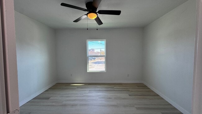 Building Photo - 2BD UPSTAIRS APARTMENT WITH WATER PAID!!