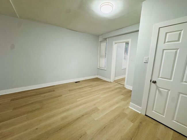Building Photo - 2527 N 32nd St