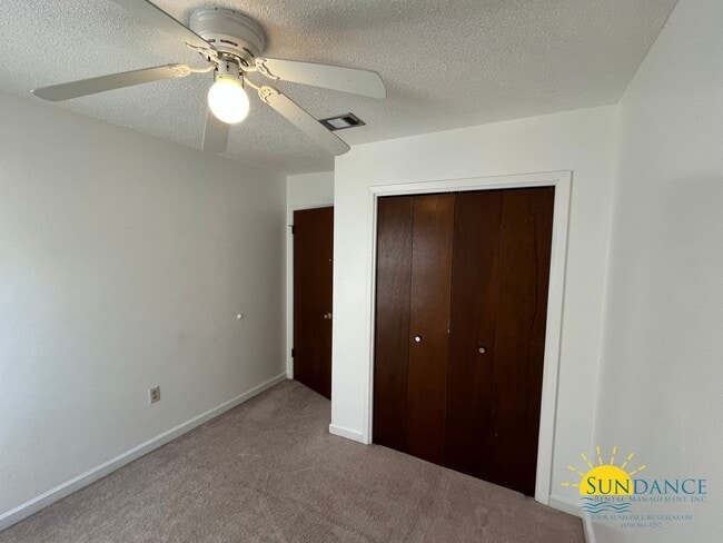 Building Photo - Adorable 2 Bedroom Home in Valparaiso!