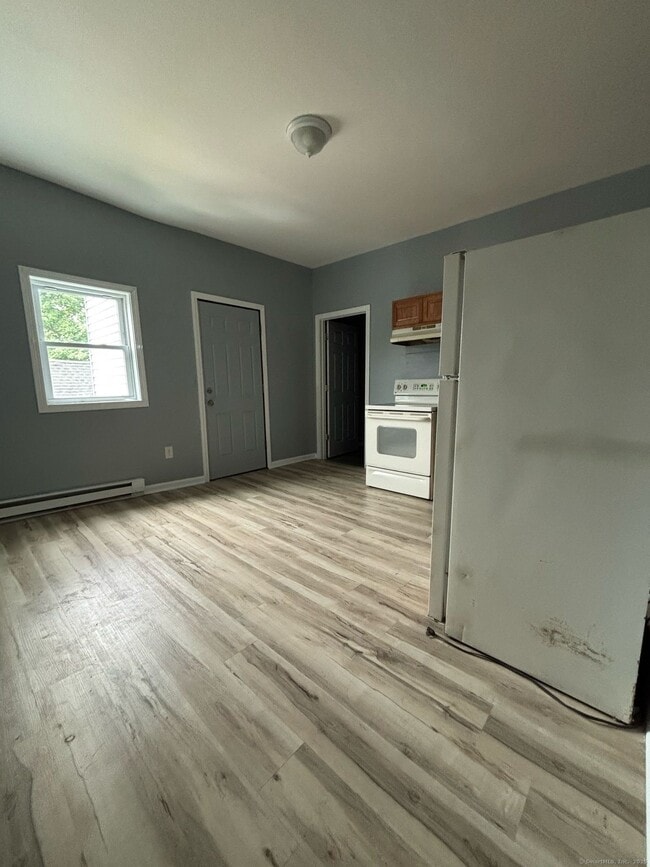 Building Photo - 132 Easton Ave