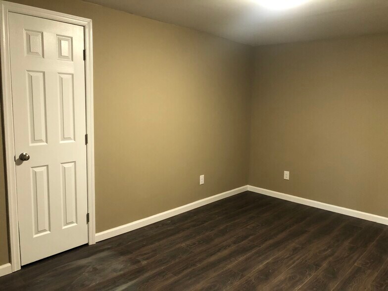 Building Photo - 355 S Hokendauqua Dr