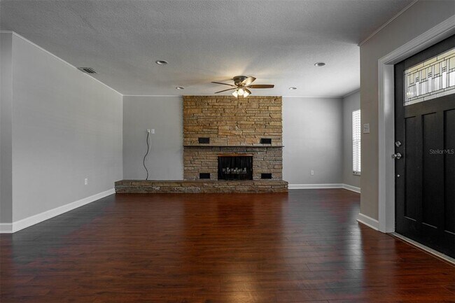 Building Photo - 3420 W San Juan St