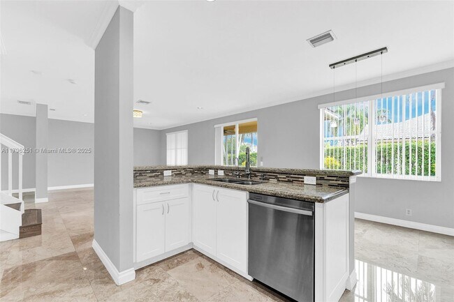 Building Photo - 1518 Maple Dr