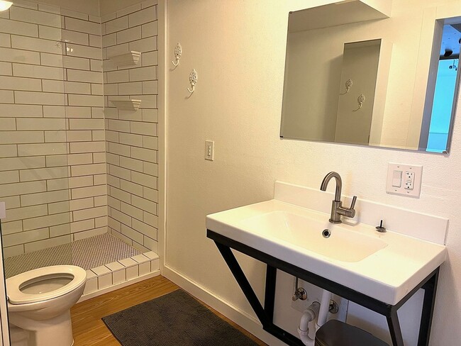 Building Photo - Beautiful Home on Bozeman's East Side