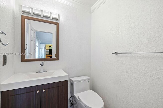 Building Photo - 16530 Royal Poinciana Ct