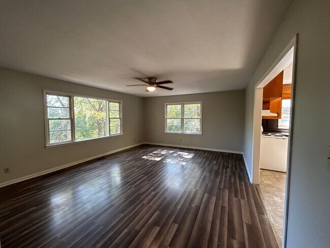 Building Photo - 5th- 308