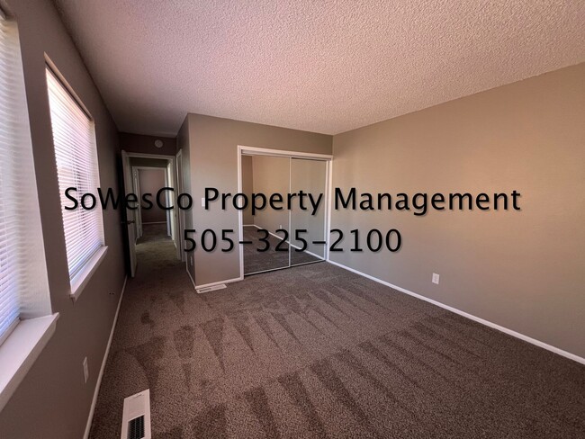 Building Photo - Beautifully Remodeled Condo (with seasonal pool upon availability)