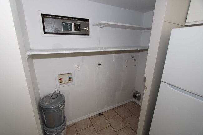 Building Photo - Beautiful 3 Bedroom 1 and a Half Bath Home