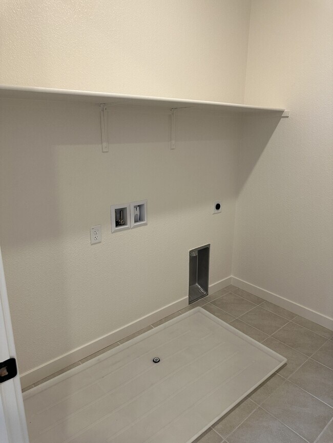 Building Photo - Come Tour This Beautiful Brand New 4-Bedro...